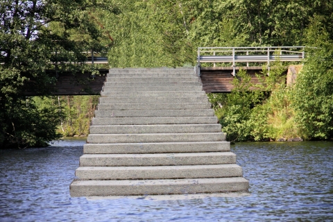 Väinö Peltonen - Portaat sillalle