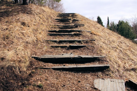 Väino Peltonen - Kivet ylöspäin