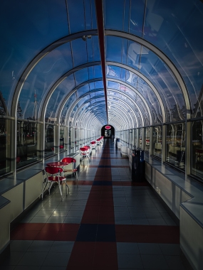 Pirjo Uimonen - Valoa tunnelin päässä